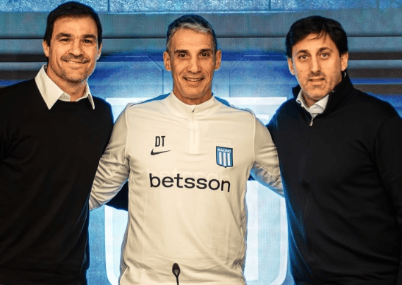 Vojvoda rompió el silencio tras su salida de Racing: “Yo estaba firme para&nbsp;seguir”